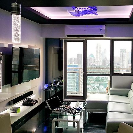 Modern Luxury Lower Penthouse Unit Манила Екстериор снимка