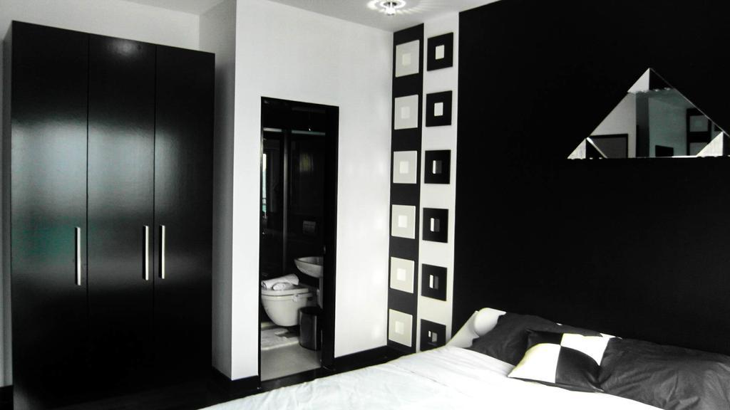 Modern Luxury Lower Penthouse Unit Манила Екстериор снимка