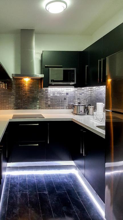 Modern Luxury Lower Penthouse Unit Манила Екстериор снимка