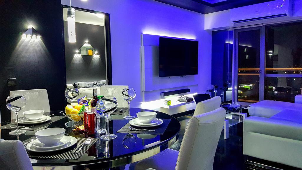 Modern Luxury Lower Penthouse Unit Манила Екстериор снимка