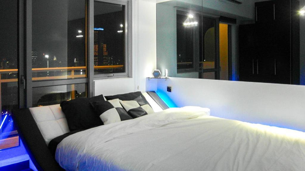 Modern Luxury Lower Penthouse Unit Манила Екстериор снимка