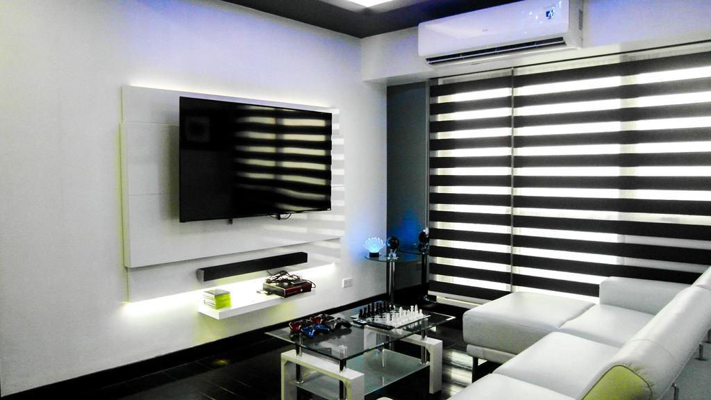Modern Luxury Lower Penthouse Unit Манила Екстериор снимка