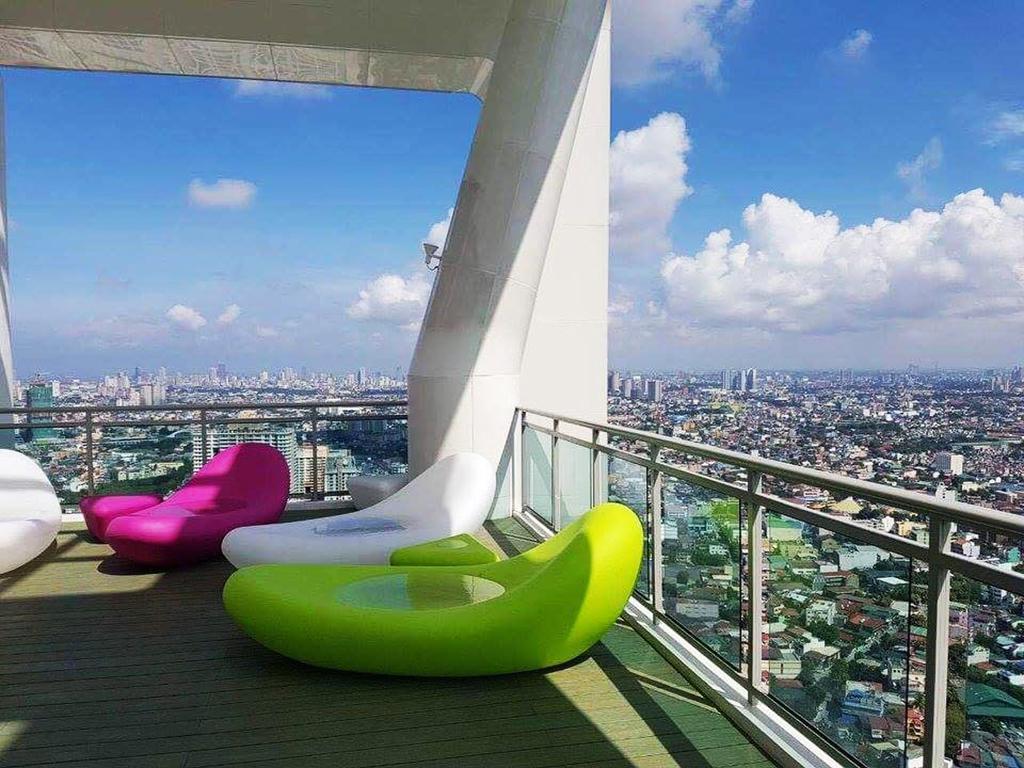 Modern Luxury Lower Penthouse Unit Манила Екстериор снимка