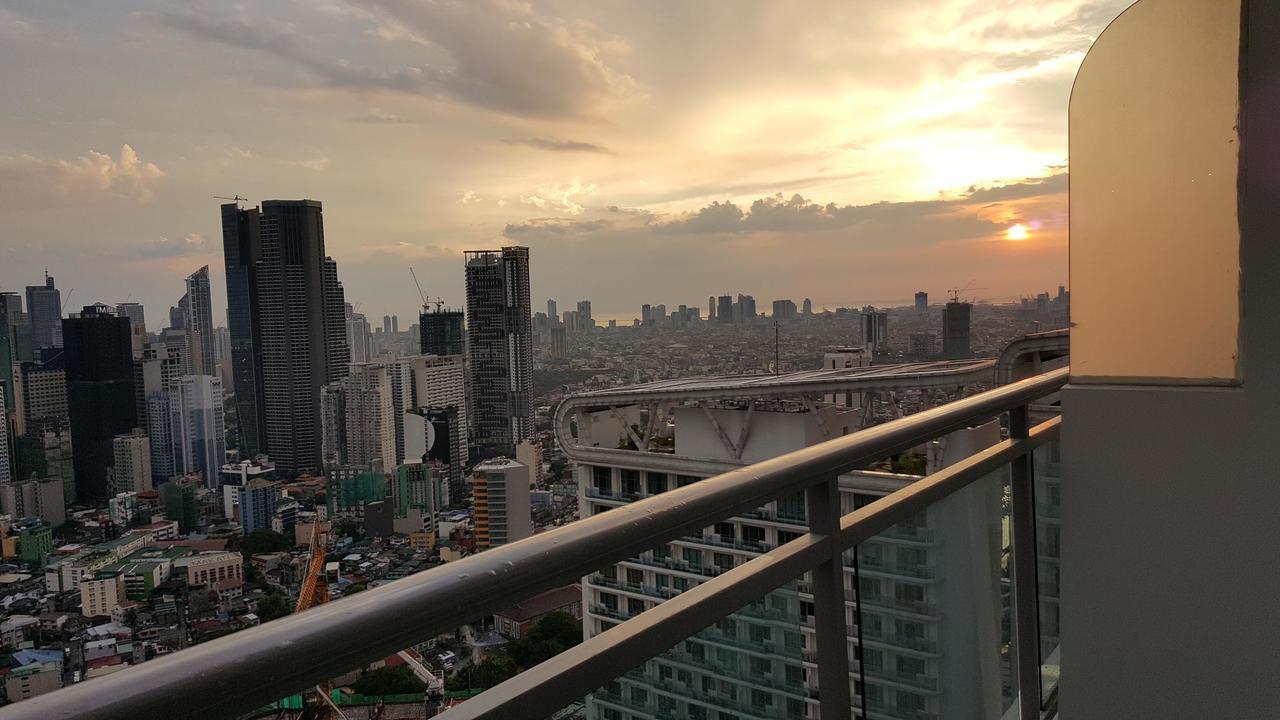 Modern Luxury Lower Penthouse Unit Манила Екстериор снимка